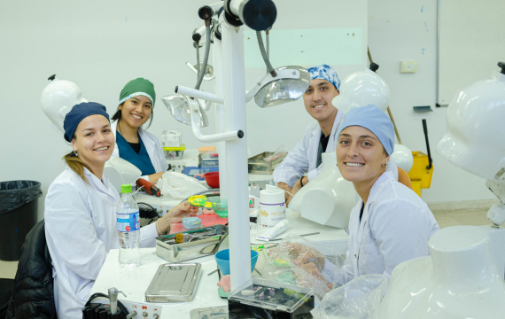 Becas de Ejercicio Profesional destinadas a Odontólogo/as Jóvenes